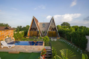 ELIVAAS 7BHK Oakwood Manor with Pools & Lush Garden